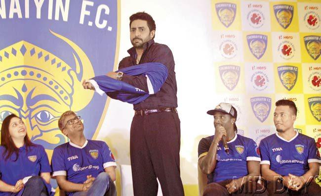 Abhishek Bachchan donning the team jersey. Pic/Suresh KK