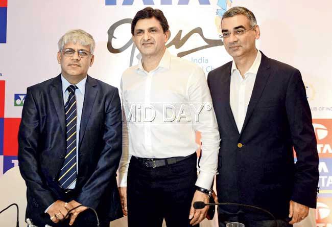 Prakash Padukone (centre) poses with Suprakash Mukhopadhay, chairman of Tata Sports (left), and Amar Sinhji. Pic/Bipin Kokate