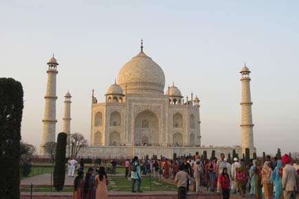 Air pollution discolouring Taj Mahal, finds study