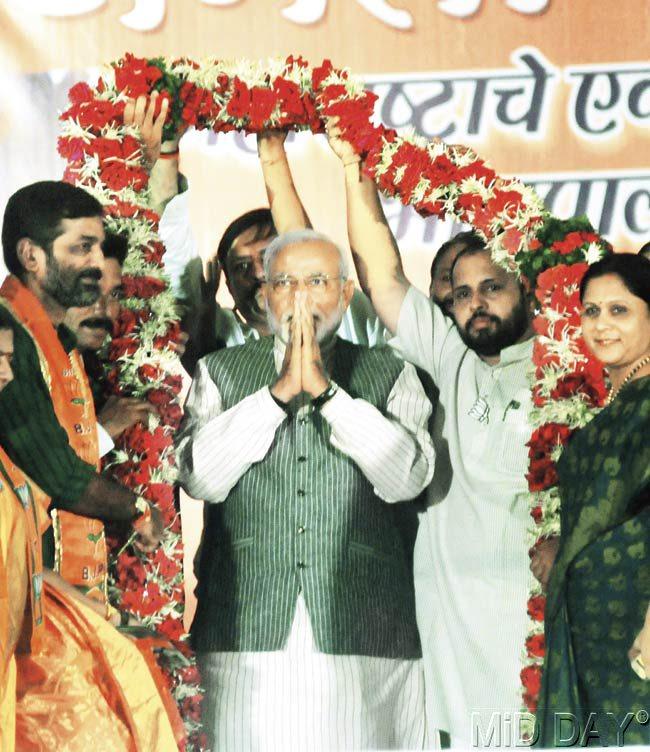 Modi at the Thane rally yesterday. Pic/Sameer Markande
