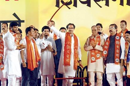 Maharashtra won't bow before Delhi: Uddhav Thackeray
