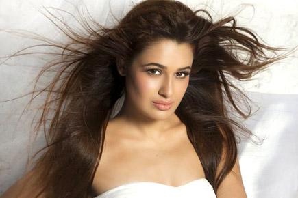 Yuvika Chaudhary to play a 'superstar' in 'The Shaukeens'