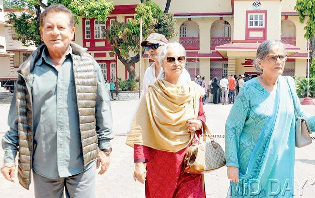 (L-R) Salim Khan, Waheeda Rehman and Salma Khan come out of a polling station after casting their vote 