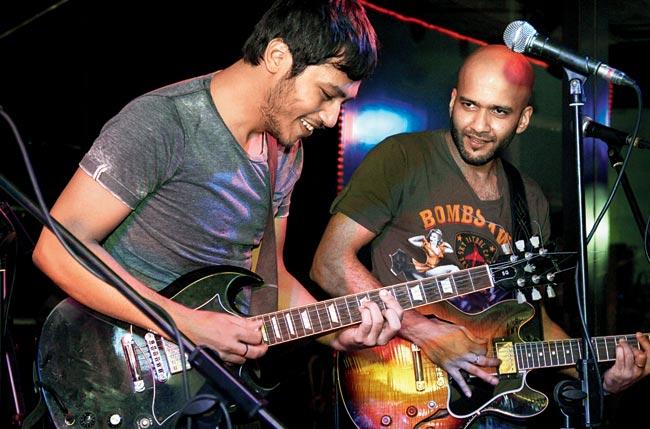 Singer-songwriter Raxit Tewari in the left and guitarist  Vinay Lobo  at the All  Star Jamm