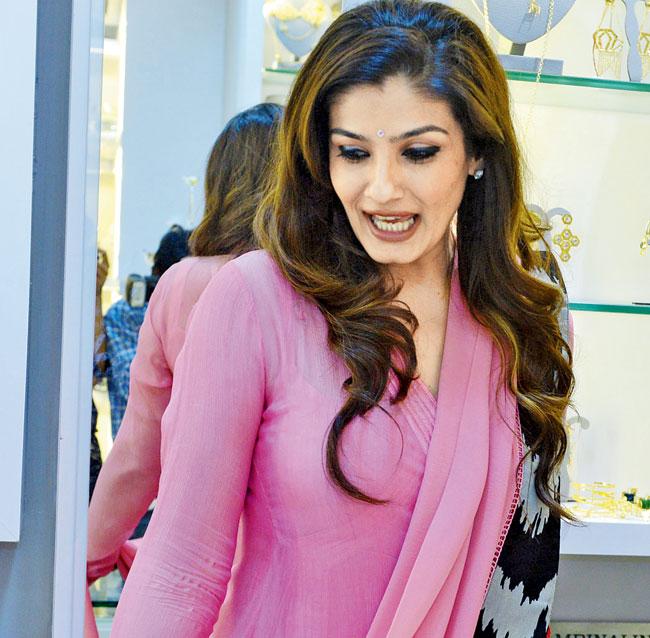 650px x 638px - Raveena Tandon, Mandira Bedi and other celeb beauties at a store launch