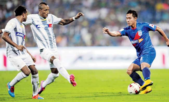 Atletico de Kolkata players (left) during their ISL league match against Mumbai City FC on December 7