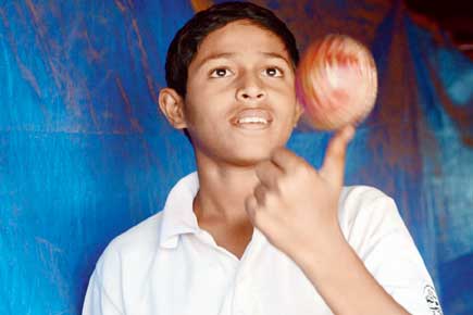 Spinner Vighnesh stars for IES New English (Bandra) with 8-31