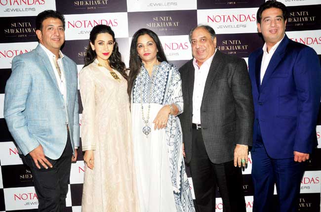 Amit Jagwani, Karisma Kapoor, Sunita Shekhawat, Kishen Jagwani and Sanjay Jagwani 