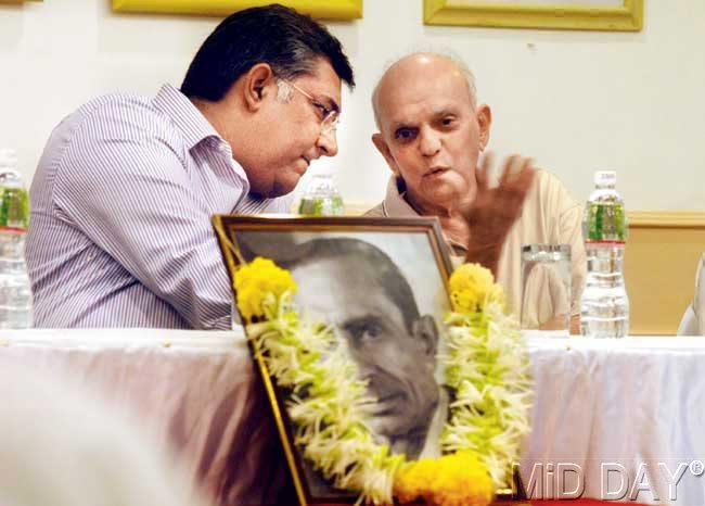 Madhav Apte (right) with CCI vice president Kapil Malhotra at the condolence meet. Pic/Atul Kamble
