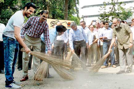 Rohit Sharma takes part in cleanliness campaign