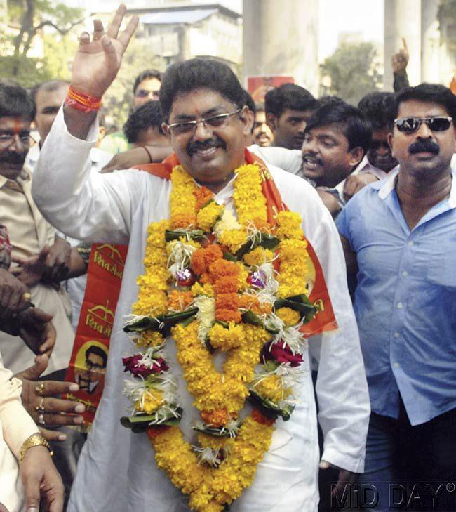 Shiv Sena’s Ramesh Latke won in Andheri East with 52,817 votes, defeating Health Minister Suresh Shetty. Pic/Rane Ashish