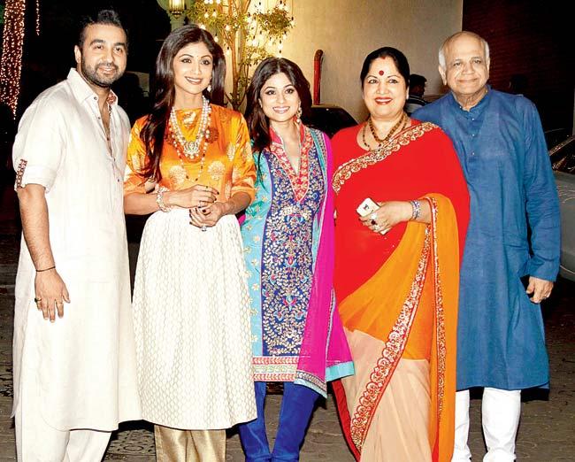 From left: Raj Kundra, Shilpa, Shamita, Sunanda and Surendra Shetty pose for a family photo during the Diwali bash at the Kundras’ on Sunday 