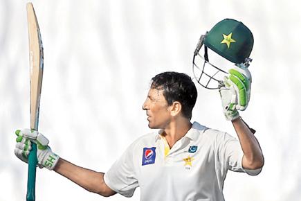Younis Khan's Ton No 2 puts Oz in trouble