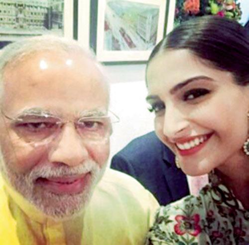 Sonam Kapoor took a selfie with the Prime Minister 