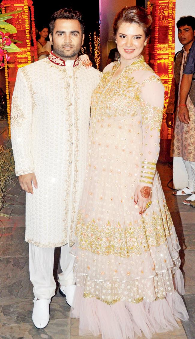 Sachiin Joshi with wife Urvashi