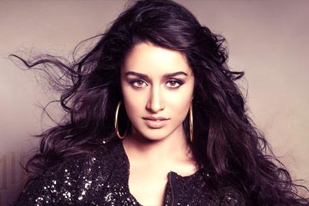 Shraddha Kapoor turns into item girl for 'Ungli'