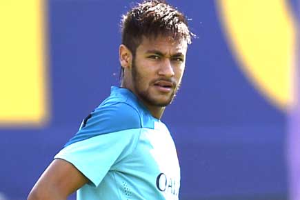 Real Madrid offered 150 million euros for Neymar, father tells court