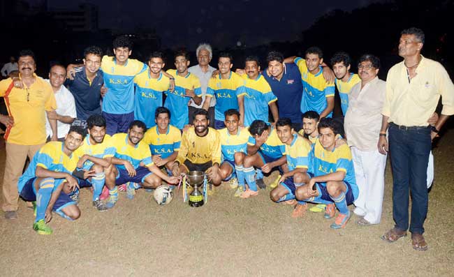 Udaya SC with the Late Adv AR Kudroli Memorial trophy at KSA