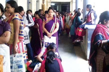 Mumbai: Diwali break leads to teachers queuing up to submit forms
