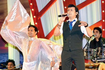 Sonu Nigam performs at Chhath Puja