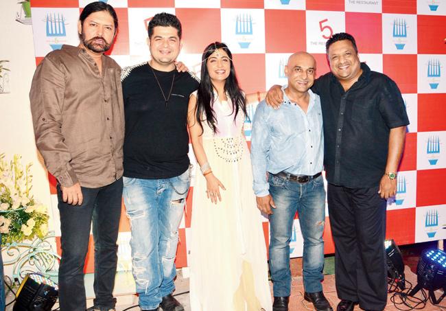 Sameer Arya, Dabboo Ratnani, Shibani Kashyap, Sanjeev Chadha and Sanjay Gupta