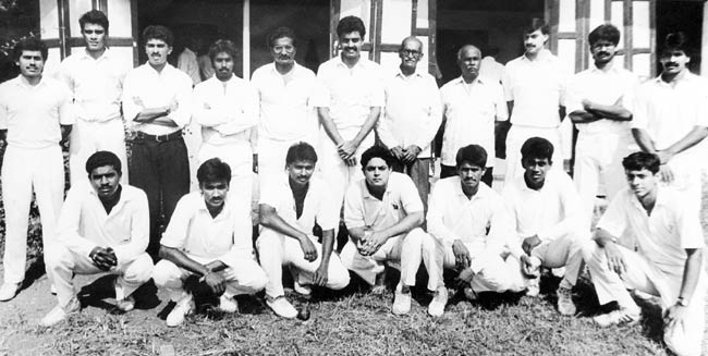 Rajesh Sanghi (kneeling, extreme right) was a Dadar Union player, who played under Dilip Vengsarkar (standing sixth from left)