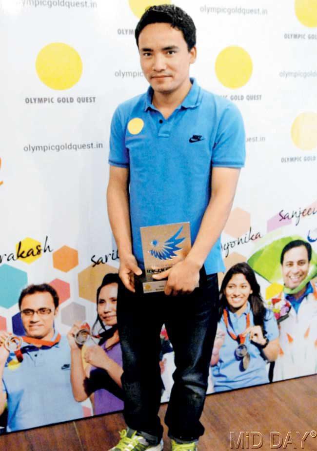 Jitu Rai after been felicitated by OGQ brand ambassador Saif Ali Khan at CCI yesterday