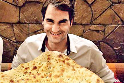 IPTL: Roger Federer gets a taste of 'naan'sense...