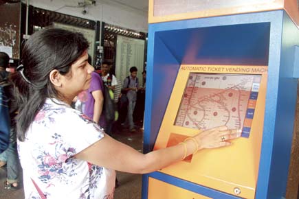 Mumbai: CR to ring in New Year with trial for cellphone ticketing