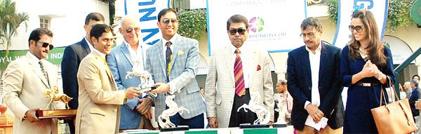 Advet Bhambhani, chairman, Advet Bhambhani Ventures gives away the trophy to Suraj Narredu as Chaiti Narula (extreme right), racing promoter and director, Constellation looks on
