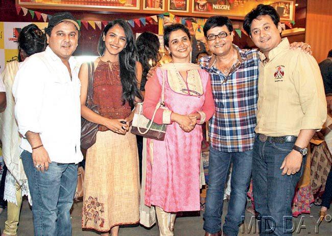 Ali Asgar, Shriya, Supriya and Sachin Pilgaonkar with Swapnil Joshi