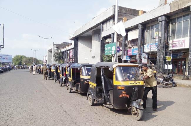 Drivers wait in a queue at an auto stand outside Nerul railway station. Representation pic