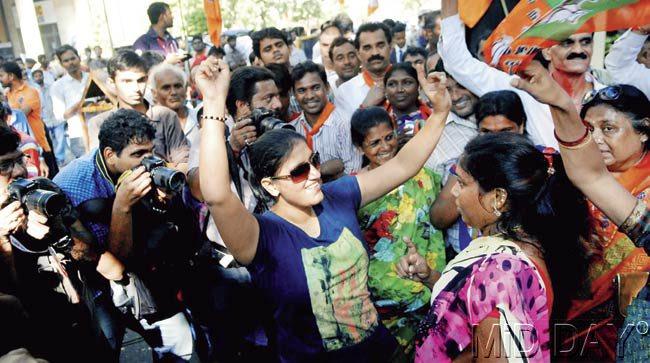 BJP supporters celebrate the party’s victory in Maharashtra near the BJP office at Nariman Point.  Pic/Bipin Kokate