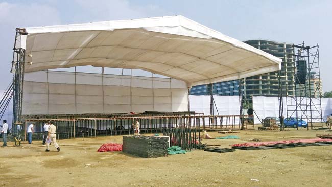 Preparations for VHP’s Hindu Maha Sammelan at the Bandra Kurla Complex’s MMRDA ground