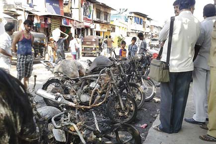 Mumbai Crime: CCTV captures arsonist setting 8 bikes ablaze