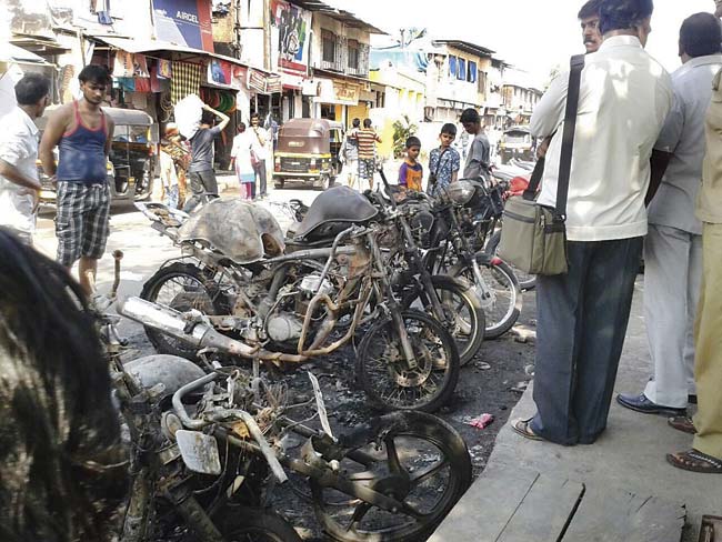 Eight motorcycles were burnt to ashes in Kherwadi in the early hours of Friday. CCTV footage shows exactly how the arsonist went about the act
