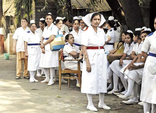  The entire support staff of Cama and Albless Hospital, including 200 nurses and 100 ward boys as well as the cleaning staff, launched a strike yesterday, protesting against the way they are treated by medical superintendent Dr Rajshree Katke. Pic/Suresh KK