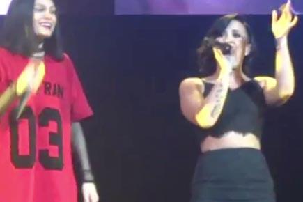 Demi Lovato performs 'Bang Bang' duet With Jessie J 