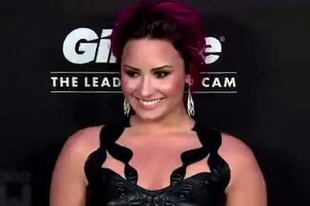 Demi Lovato hits back at a hater on Twitter
