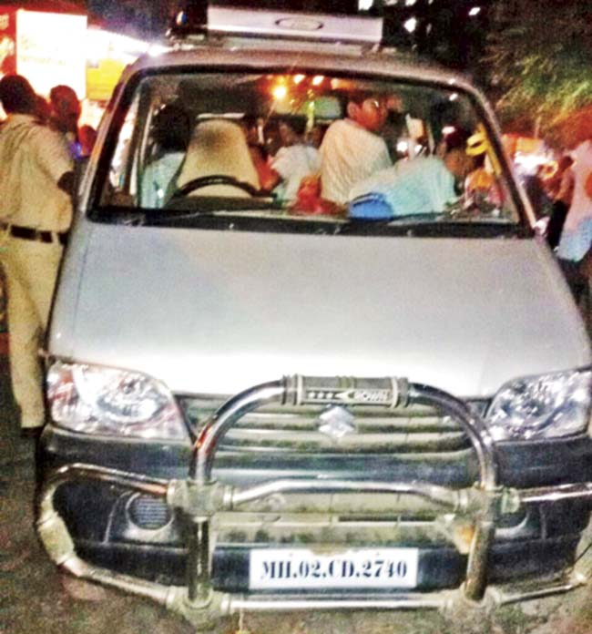 The students of Dhanamal Vidyalaya High School, whom the driver was dropping home, were left in the van when he rushed the boy to a hospital