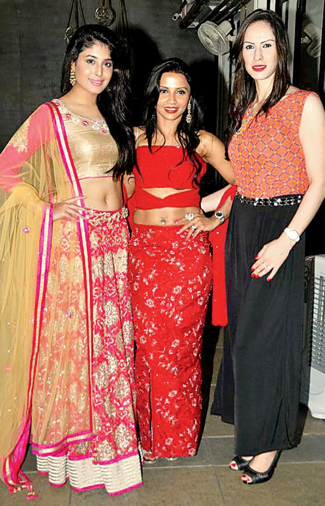 Dimple Nahar (centre) with Kritika Kamra (left) and Fallon Khan (right) 