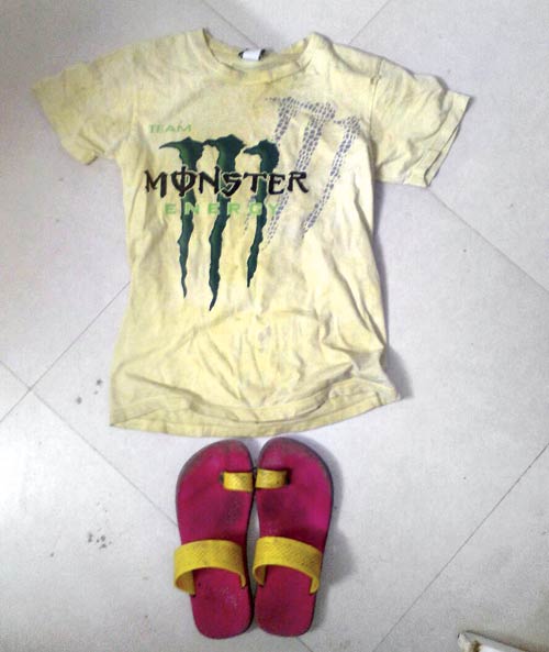 The unclaimed t-shirt and slippers are all that the lifeguards and the police have to go on, until they recover the victim’s body or locate his companions at the beach