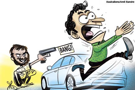 Mumbai: Blinded by car's headlights, vagabond whips out toy pistol