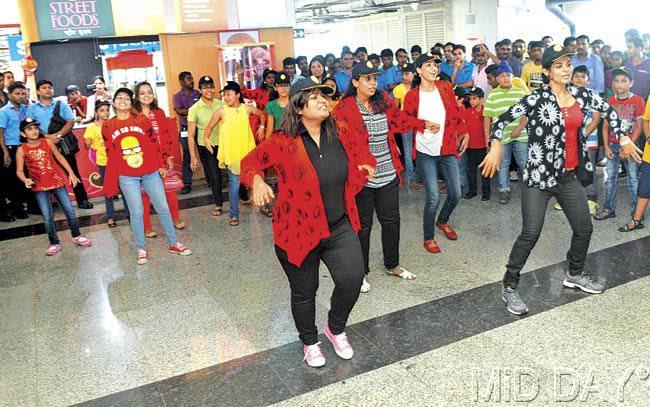 The students of Helen O’ Grady International used The Joy Of Giving week (from October 2 to 8) to donate money and stationery items and sandwiches to under-privileged kids. Yesterday they participated in a flash mob at Andheri Metro station. Pic/Nimesh Dave