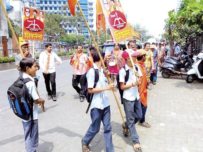 Students from Himalaya English High School, Borivli, were spotted in a campaign rally for Shiv Sena candidate Uttam Prakash Agarwal