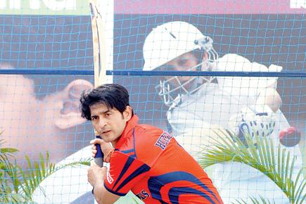 Hiten Tejwani shows off his batting skills
