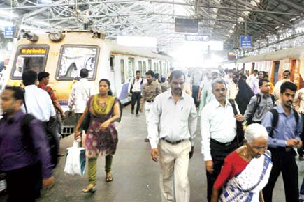 Mumbai: CR commuters, there will be no late-night train on Saturday!
