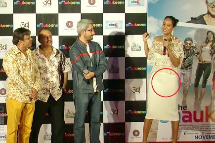 OMG!! Lisa Haydon suffers a wardrobe malfunction