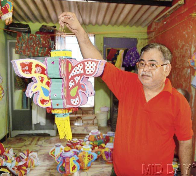 Nandkumar Ghag with one of his creations. Pic/Shrikant Khuperkar