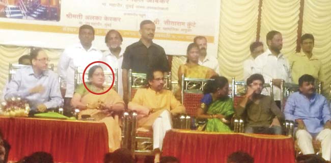The remarks of Congress’s Nayna Sheth Doshi’s (circled) kicked up a commotion in the Sena-dominated crowd, but after her speech, she was simply escorted to her car